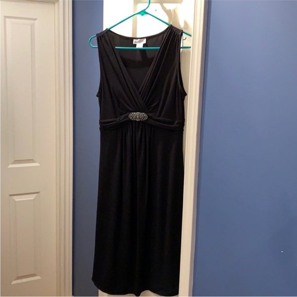 EUC Maternity Bundle- Dress, Short Sleeve Dress Shirt Sweater, 2 Capris - size M - Picture 2 of 16